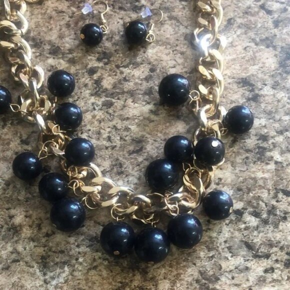 Bunchy Black Bead Bib women Necklace on Gold tone Chain with‎ matching earrings - Picture 6 of 6